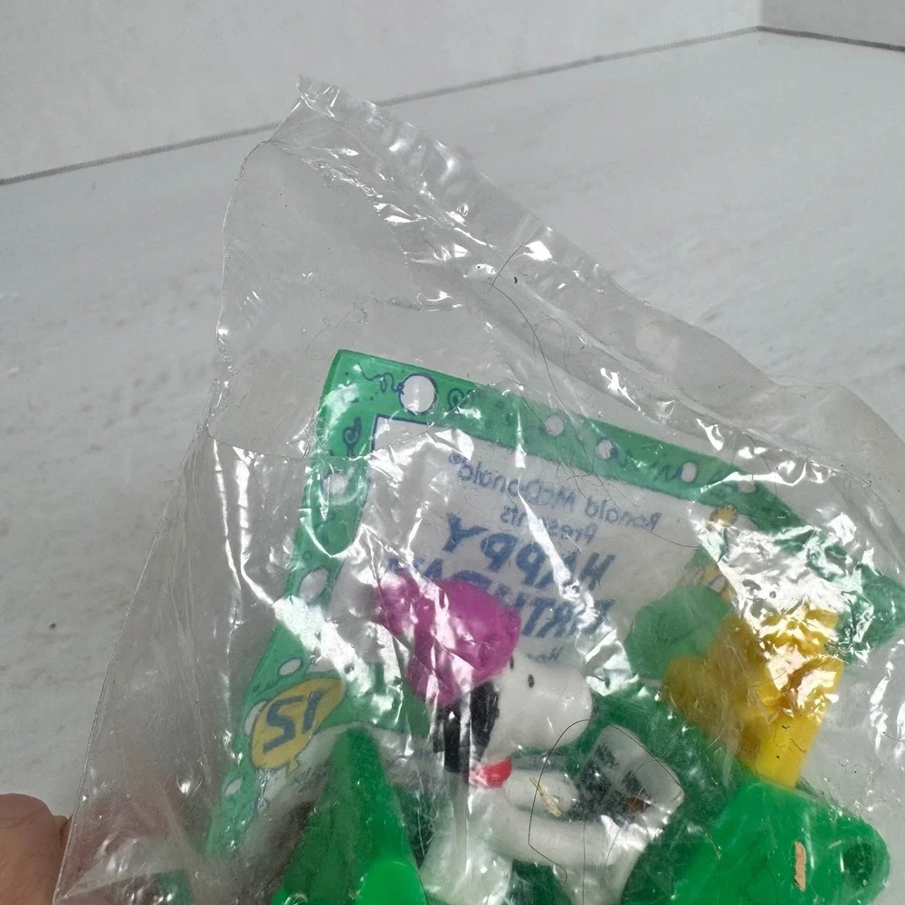 1994 McDonalds Happy Meal Toy Snoopy Peanuts Happy‎ Birthday #12 Sealed